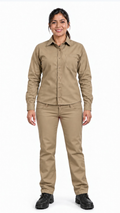 GABARDINA KHAKI Pantalón stretch femenino a la cadera
